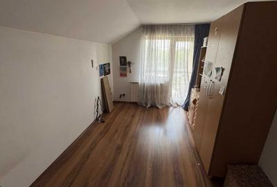 Casă cu 4 camere în Petrești