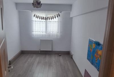 Apartament cu 3 camere decomandat în Sârbi - 4