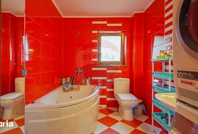 Casă cu 7 camere cu Teren 300 Mp în Central - 16