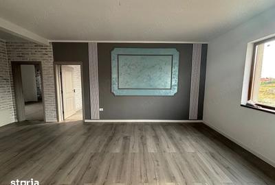 Casă cu 3 camere cu Teren 468 Mp în Sânmihaiu Român