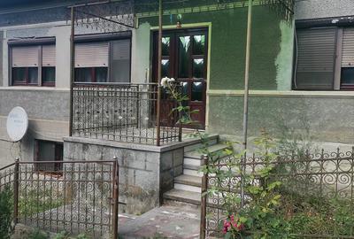 Casă cu 6 camere cu Teren 1992 Mp în Ionești