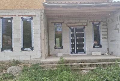 Casă cu 3 camere cu Teren 256 Mp în Central - 1