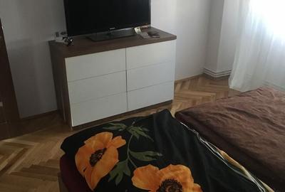 Apartament cu 4 camere decomandat în Soarelui