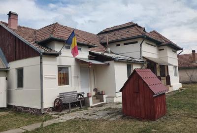 Casă cu 5 camere cu Teren 1100 Mp în Subcetate