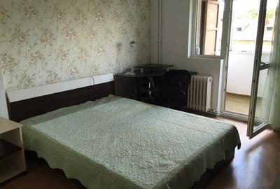 Apartament cu 3 camere decomandat în Independenței
