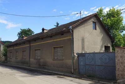 Casă individuală cu 5 camere cu Teren 605 Mp în Exterior Est
