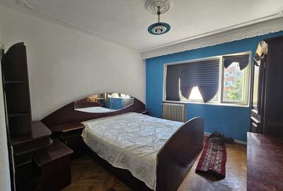 Apartament cu 4 camere decomandat în Zorilor