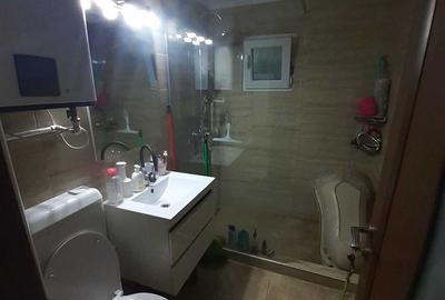 Apartament cu 2 camere decomandat în Tei
