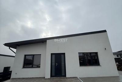 Casă cu 3 camere cu Canalizare în Central - 1