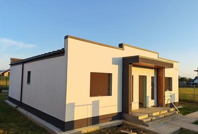 Casă cu 4 camere în Sânpetru - 1