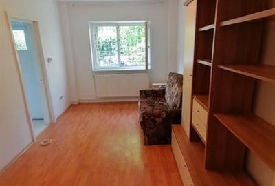 Garsonieră decomandată, mobilată în Răcădău