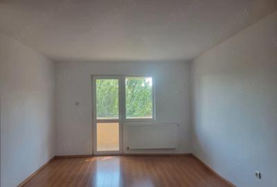 Casă cu 6 camere cu Teren 2900 Mp în Olteni - 4