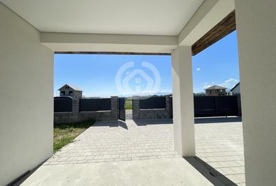 Duplex cu 3 camere cu Canalizare în Cristian - 7