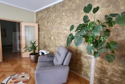Apartament cu 2 camere decomandat, mobilat în Central