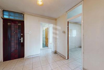 Apartament cu 4 camere semidecomandat în Rahova