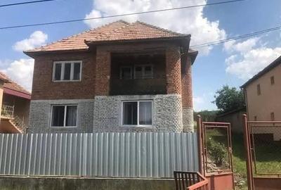 Casă cu 3 camere cu Teren 17 Mp în Marin