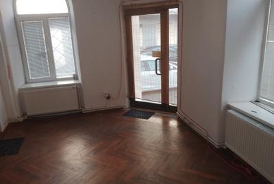 Spațiu comercial, de 1 mp, în Universitate