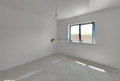 Casă cu 4 camere în Noua - 7