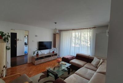 Apartament cu 3 camere semidecomandat în Tudor