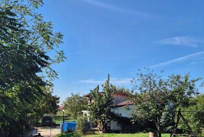Casă cu Teren 2700 Mp în Giarmata