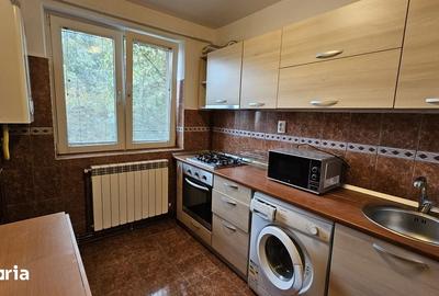 Apartament cu 3 camere decomandat în Podu Roș - 1