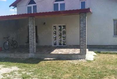 Casă cu 3 camere în Central