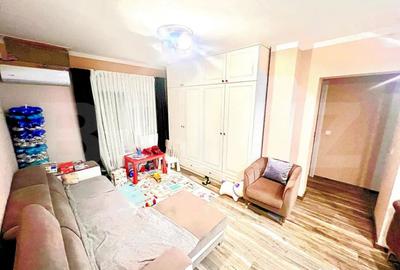 Apartament cu 4 camere decomandat în Central
