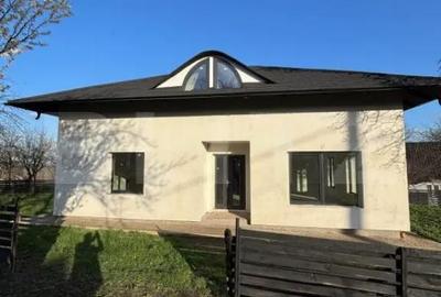 Casă cu 7 camere cu Teren 900 Mp în Central - 2
