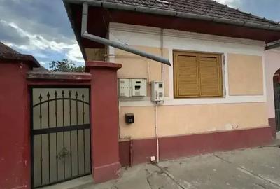 Casă cu 3 camere cu Teren 2500 Mp în Ucea