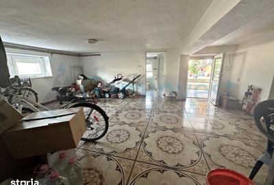 Casă cu 9 camere cu Teren 2800 Mp în Sânmartin