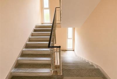 Apartament cu 2 camere semidecomandat, mobilat în Tractorul - 13
