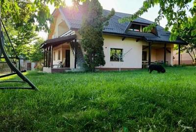 Casă cu 4 camere în Central - 1