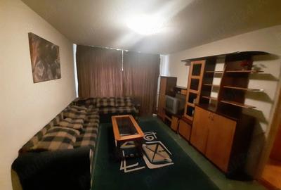 Apartament cu 3 camere semidecomandat în Valea Ialomiței