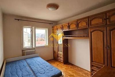 Apartament cu 3 camere decomandat, mobilat în Între Lacuri