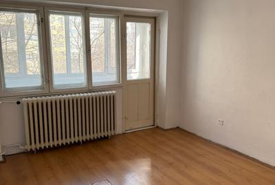Apartament cu 3 camere decomandat în Colentina