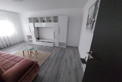 Apartament cu 2 camere decomandat, mobilat în Central