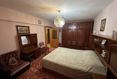 Apartament cu 3 camere decomandat, mobilat în Sud