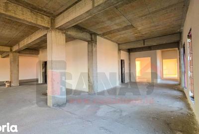 Spațiu comercial, de 435 mp, în Central - 3