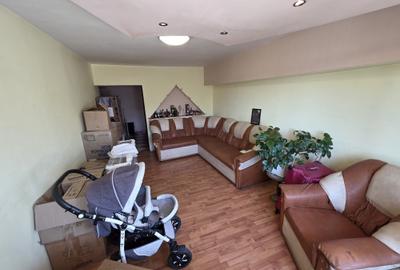 Apartament cu 4 camere decomandat în Rahova