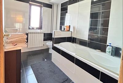 Casă cu 5 camere decomandat cu Teren 600 Mp în Nicolina