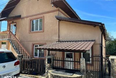 Casă cu 4 camere cu Teren 180 Mp în Central