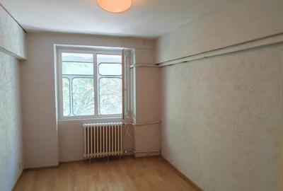 Apartament cu 3 camere decomandat în Tineretului