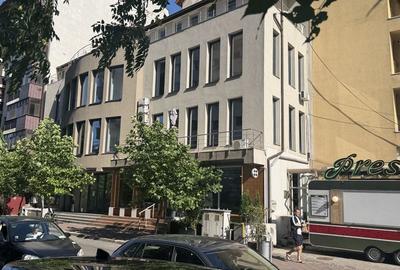 Spațiu comercial, de 90 mp, în Central - 8