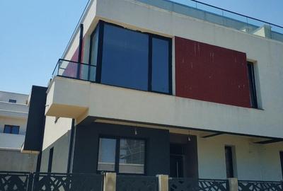Casă cu 4 camere cu Canalizare în Sud - 1
