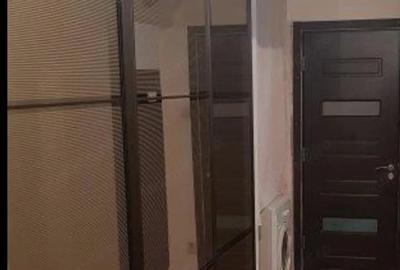 Garsonieră decomandată în Titan
