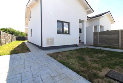 Casă cu 3 camere cu Canalizare în Moșnița Nouă