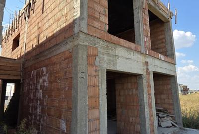 Casă cu 3 camere în Săcălaz
