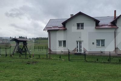 Casă cu 7 camere cu Teren 1750 Mp în Poiana Stampei - 4