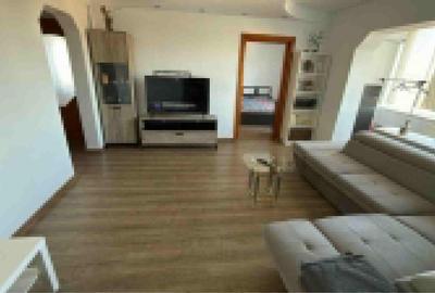 Apartament cu 3 camere semidecomandat în Central