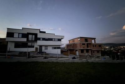 Casă cu 4 camere cu Teren 110 Mp în Central